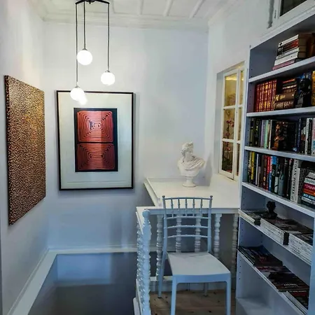 I Than My Luggage Townhouse * スコペロス