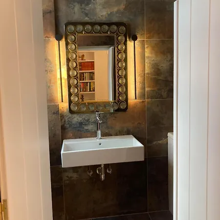 I Than My Luggage Townhouse 別荘 *