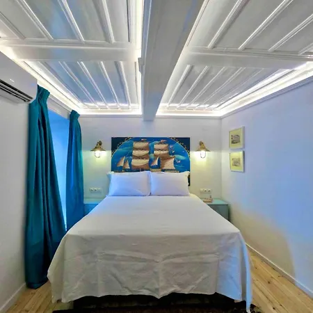 I Than My Luggage Townhouse * スコペロス