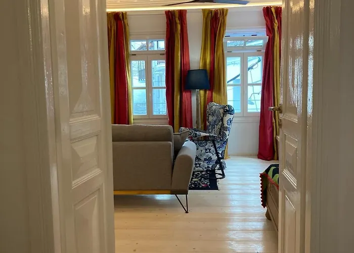 Case de vacanță I Than My Luggage Townhouse *